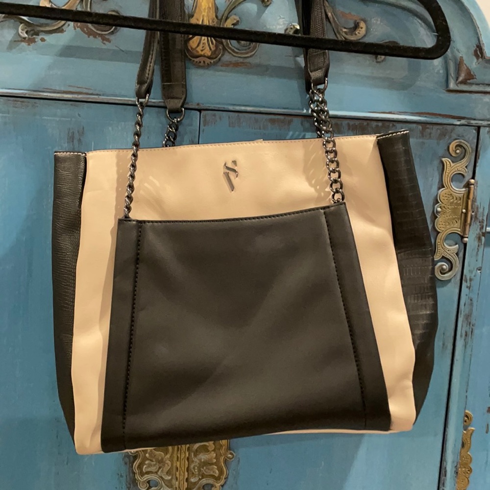 COPY - Highly fashionable Vera Wang ladies bag.